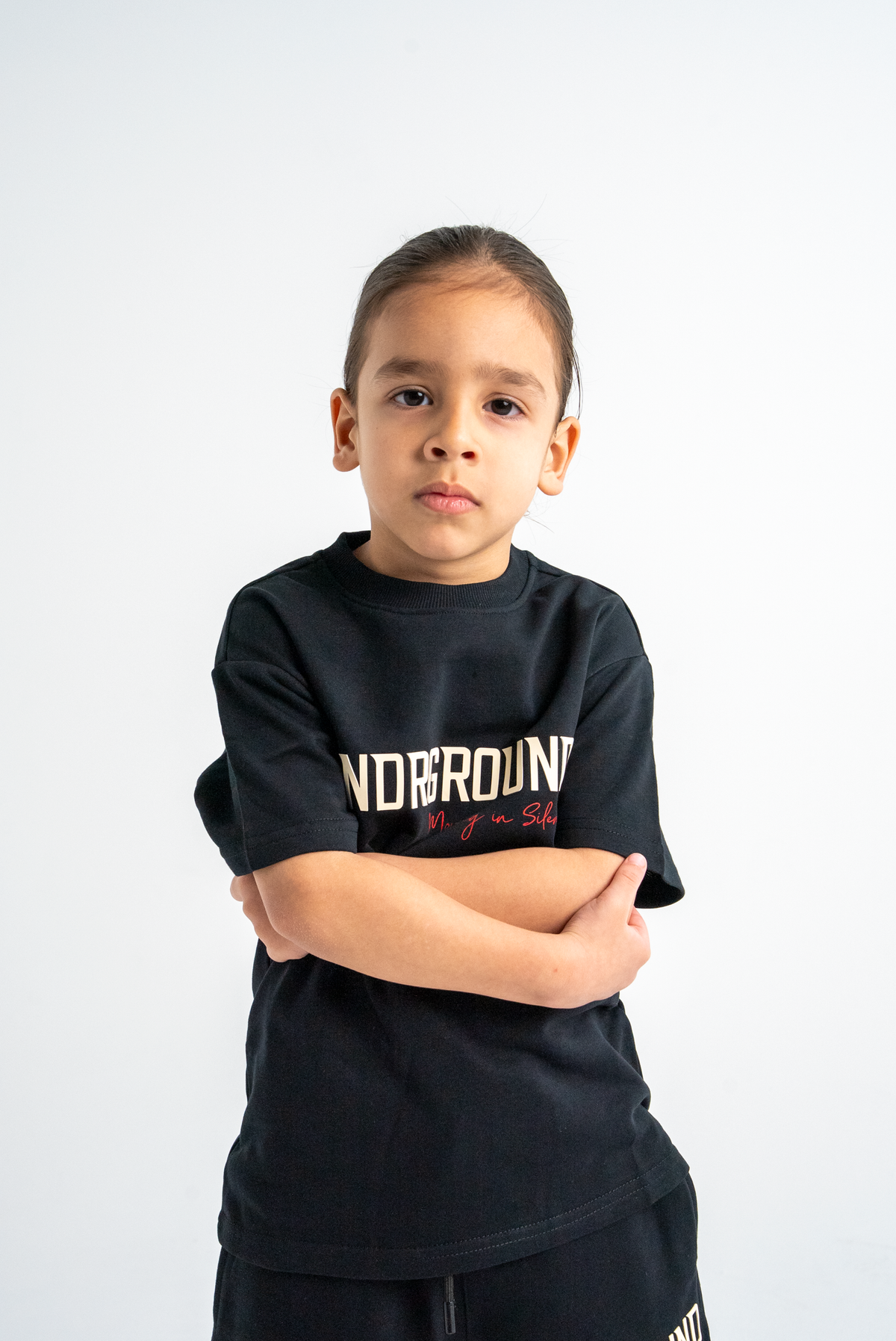 KIDS MOVING IN SILENCE TEE x BLACK