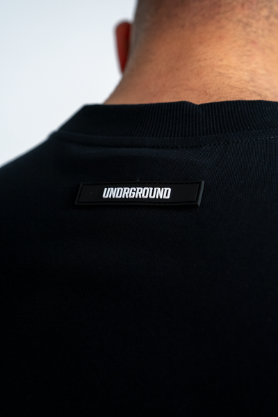 MOVING IN SILENCE TEE x BLACK/RED