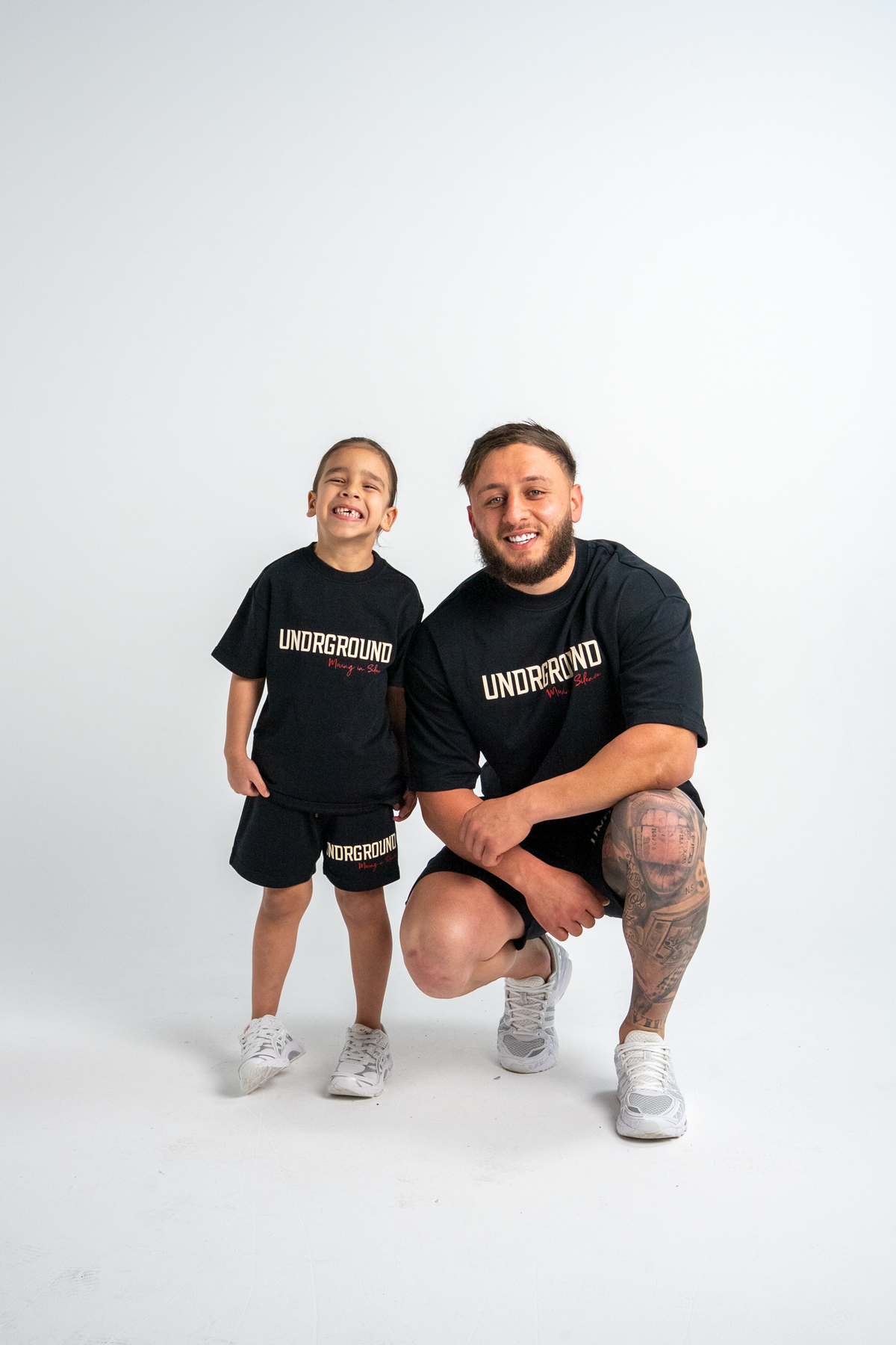 KIDS MOVING IN SILENCE TEE x BLACK