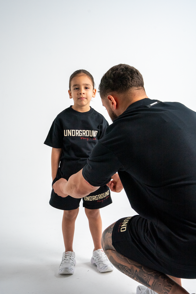 KIDS MOVING IN SILENCE TEE x BLACK