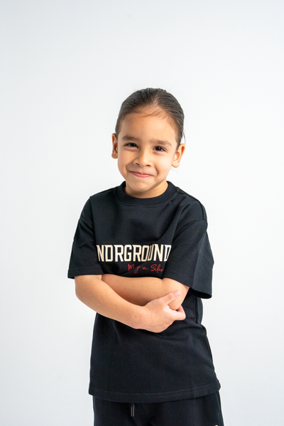 KIDS MOVING IN SILENCE TEE x BLACK
